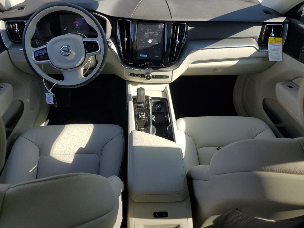 2025 VOLVO XC60