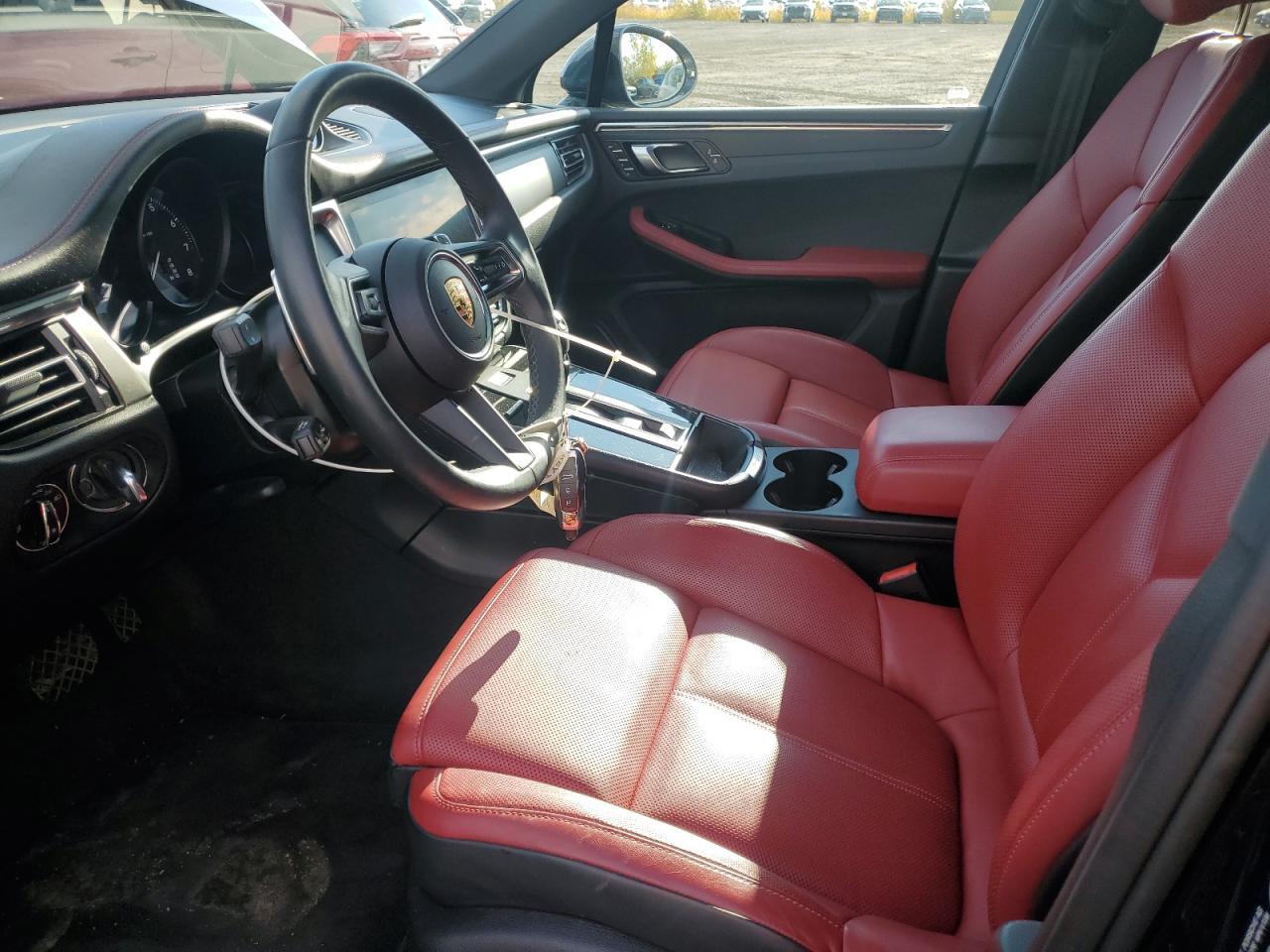 2024 PORSCHE Macan