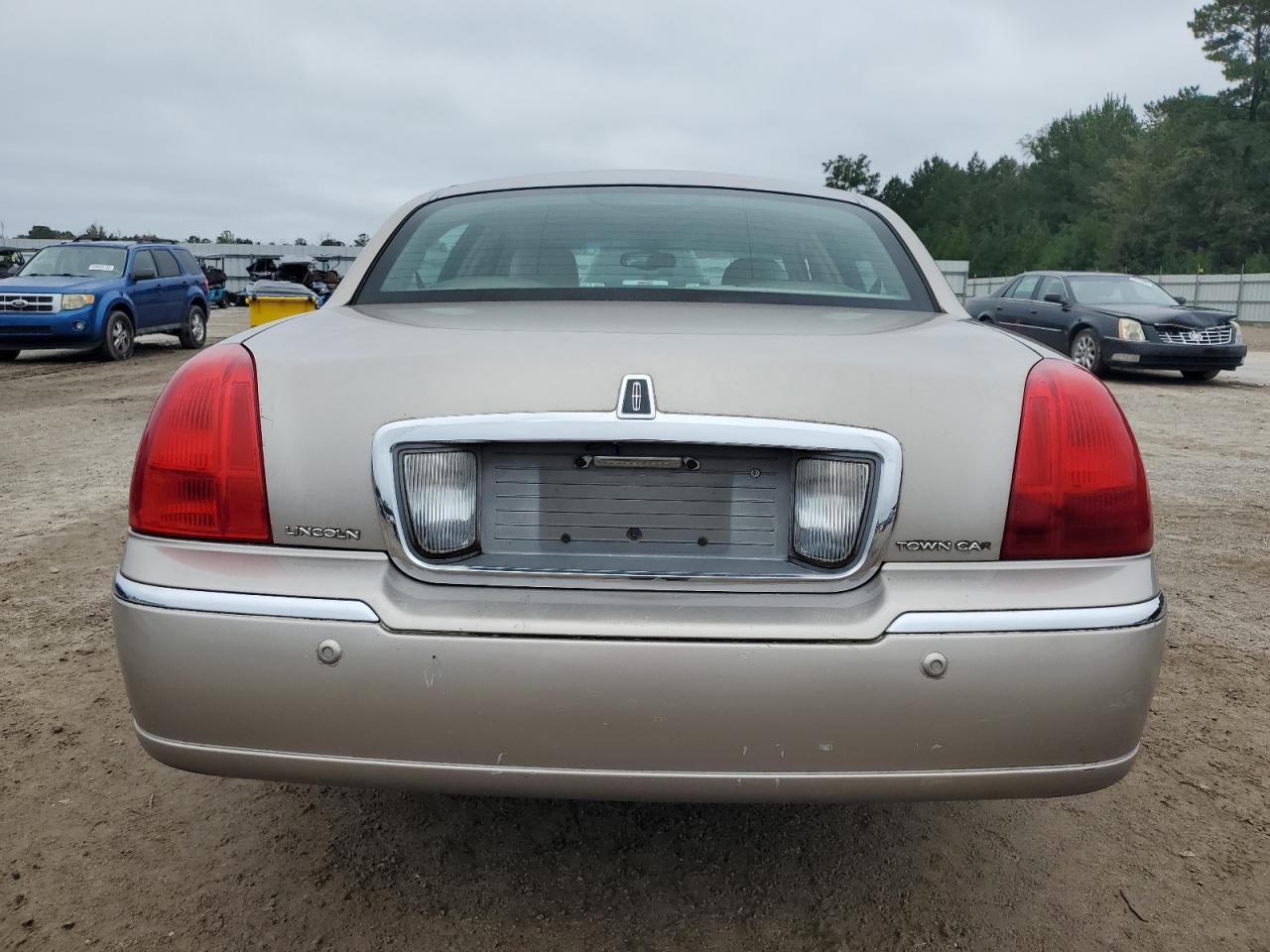 2003 LINCOLN Town Car