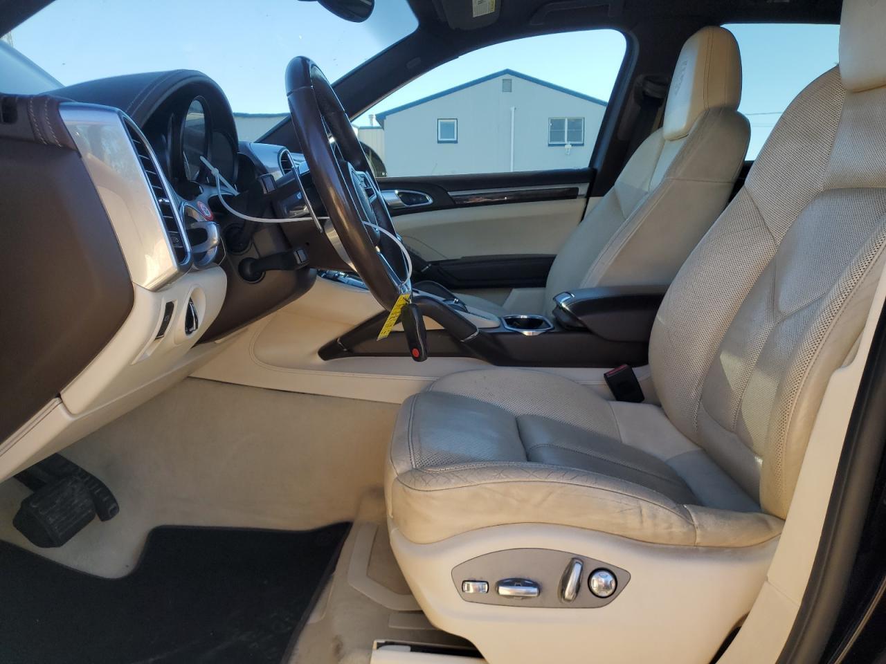 2017 PORSCHE CAYENNE
