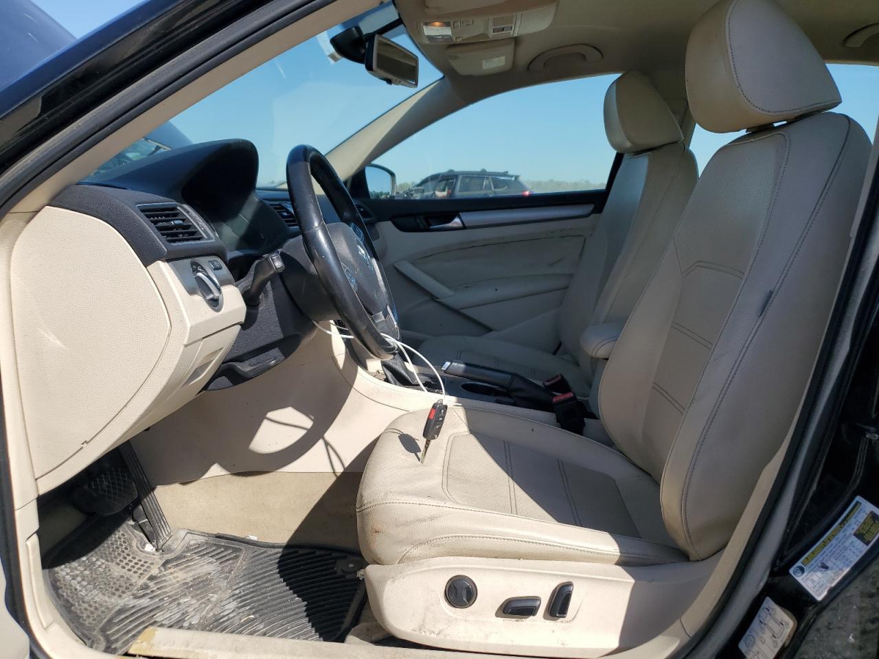 2014 VOLKSWAGEN Passat