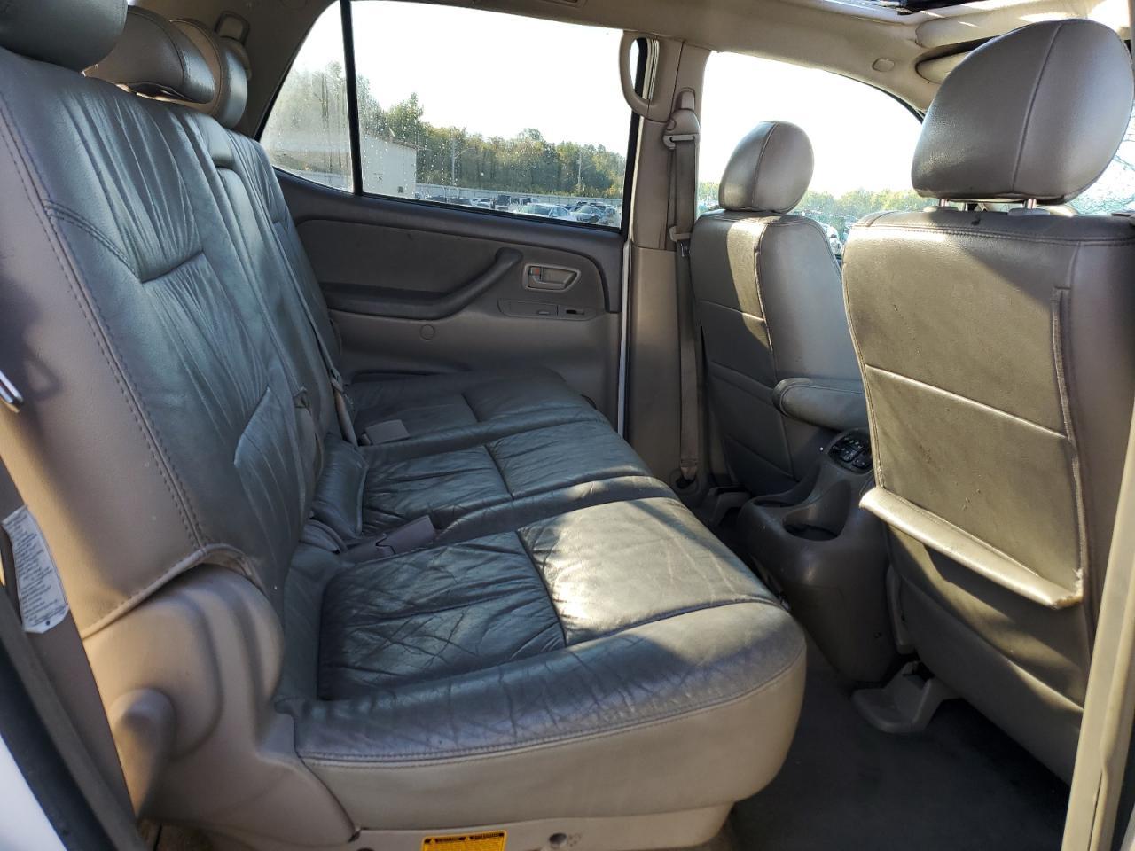 2005 TOYOTA Sequoia