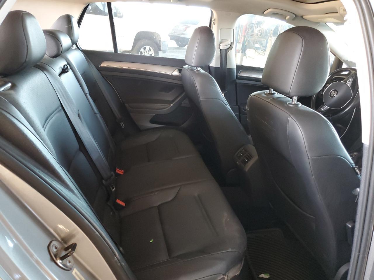 2016 VOLKSWAGEN GOLF