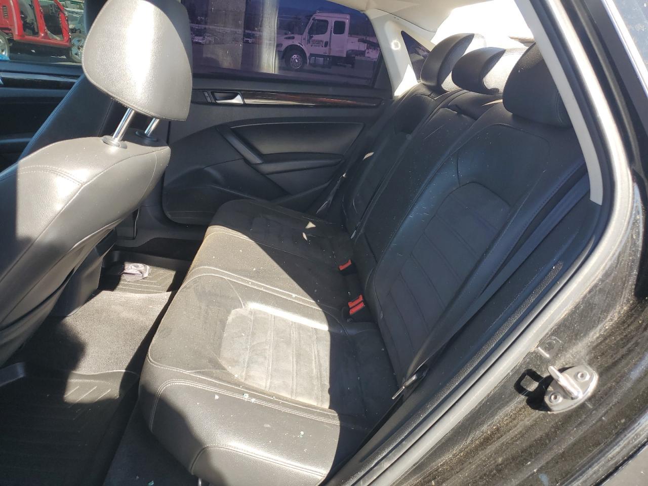 2015 VOLKSWAGEN Passat