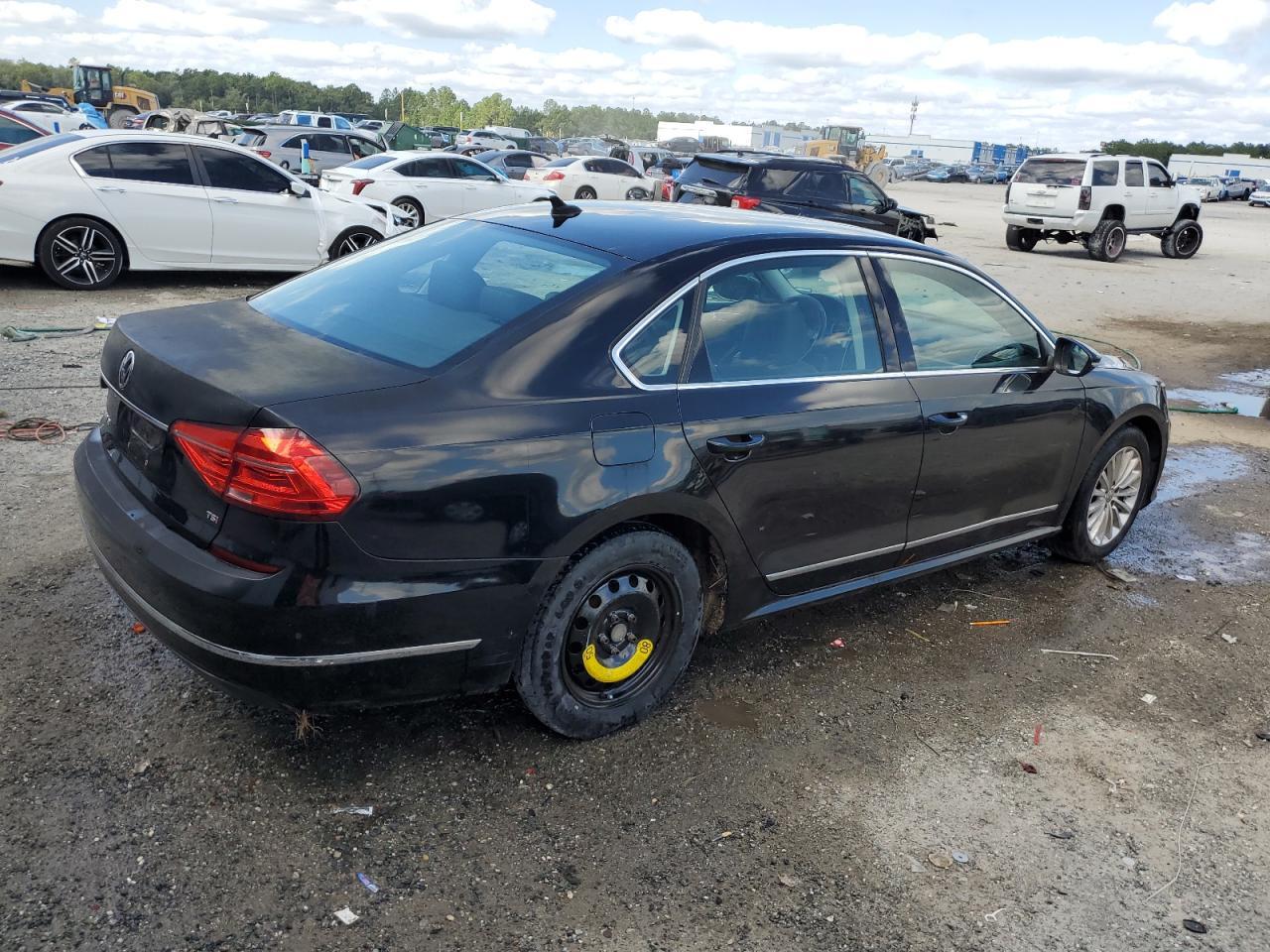 2016 VOLKSWAGEN Passat