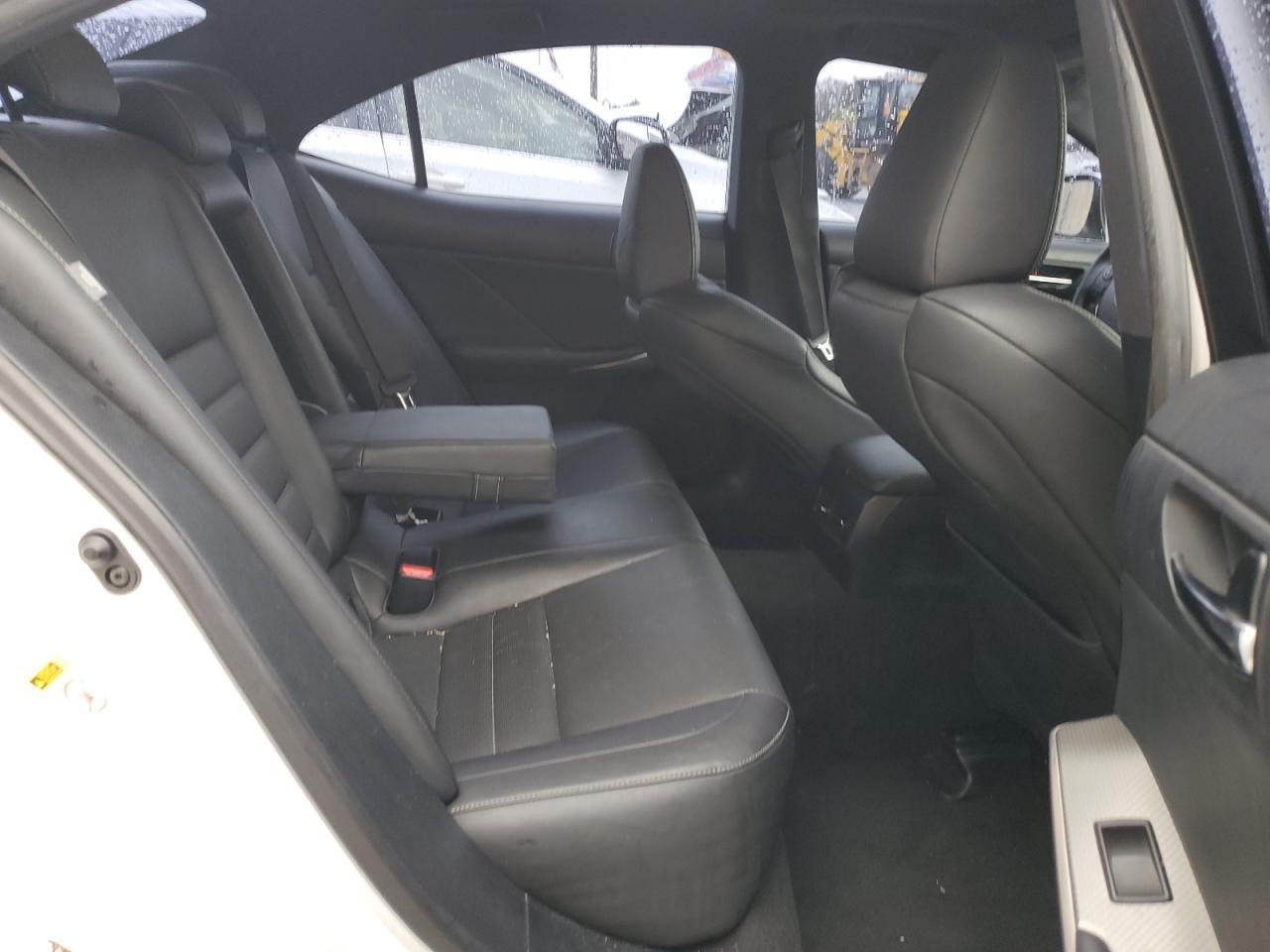 2016 LEXUS IS 200t