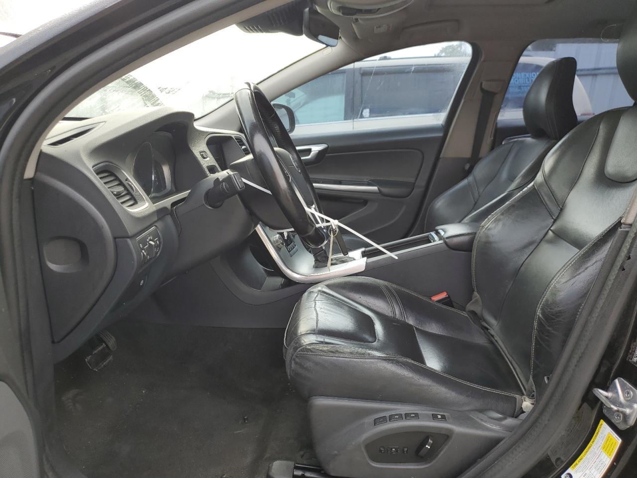 2018 VOLVO V60