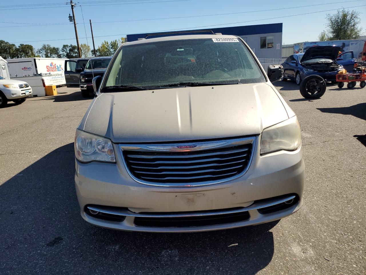 2013 CHRYSLER Town & Country
