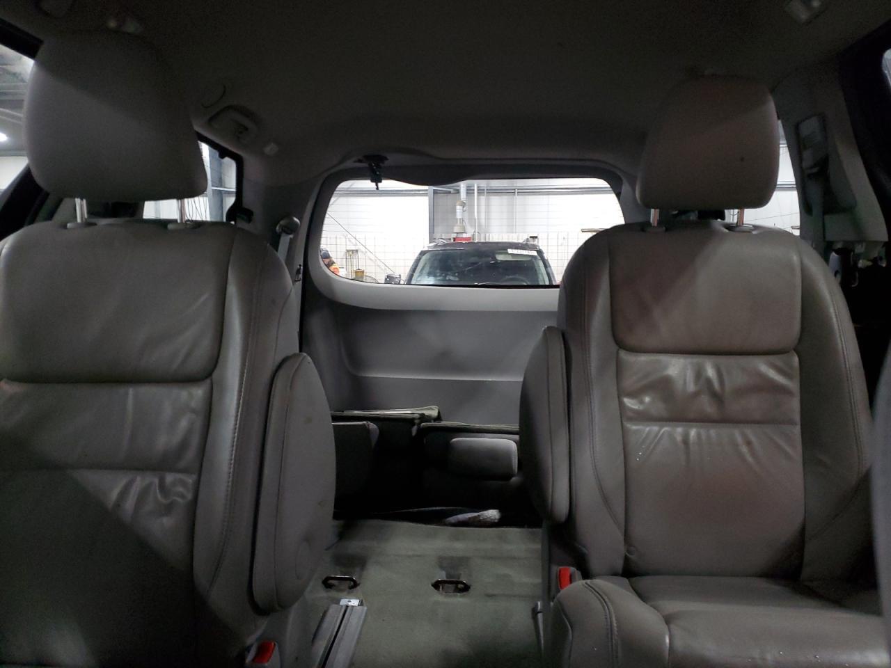 2016 TOYOTA SIENNA