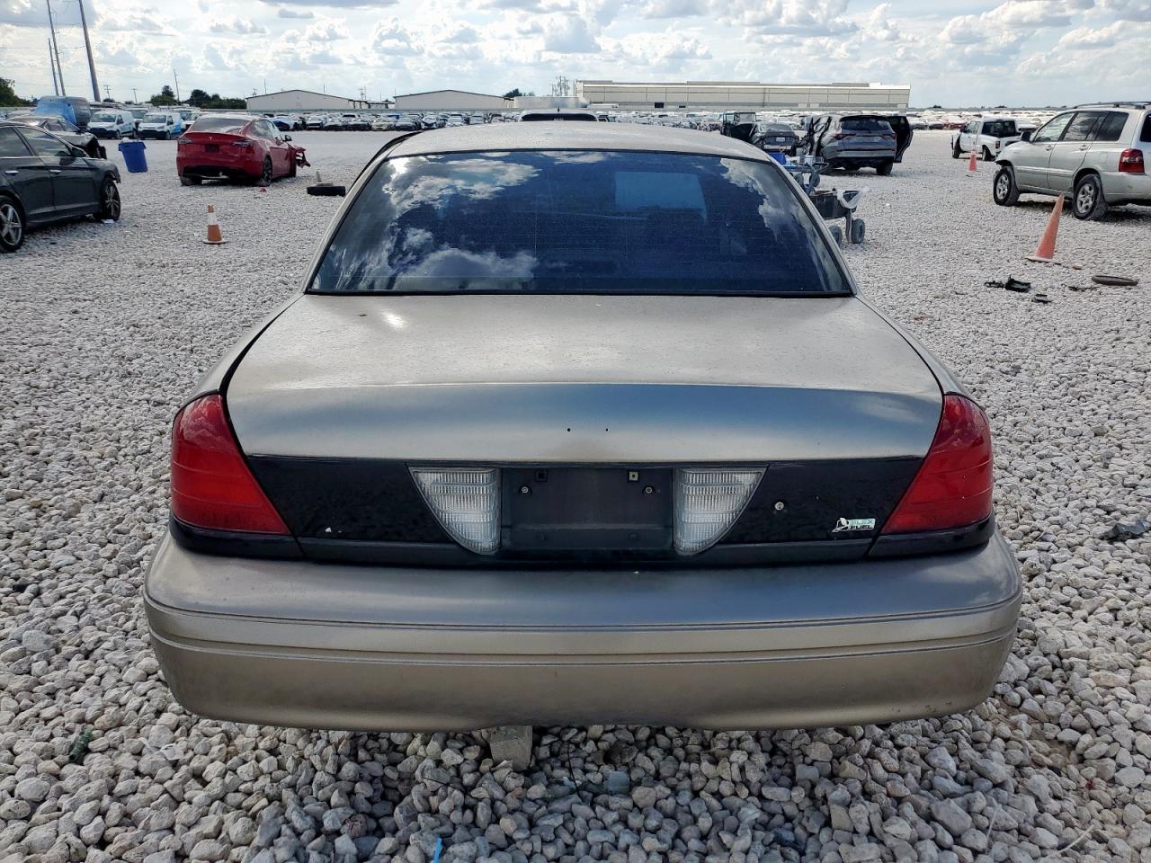 2010 FORD Crown Victoria