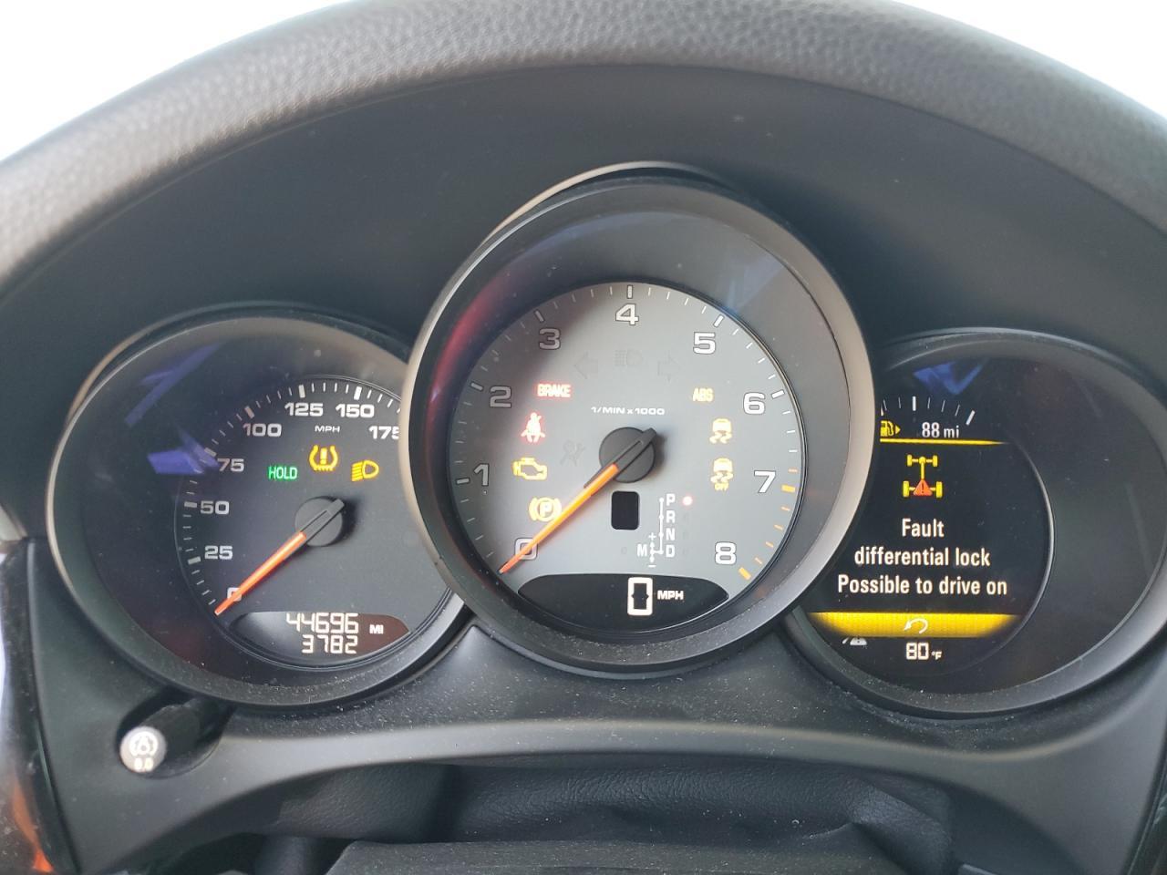 2016 PORSCHE Macan