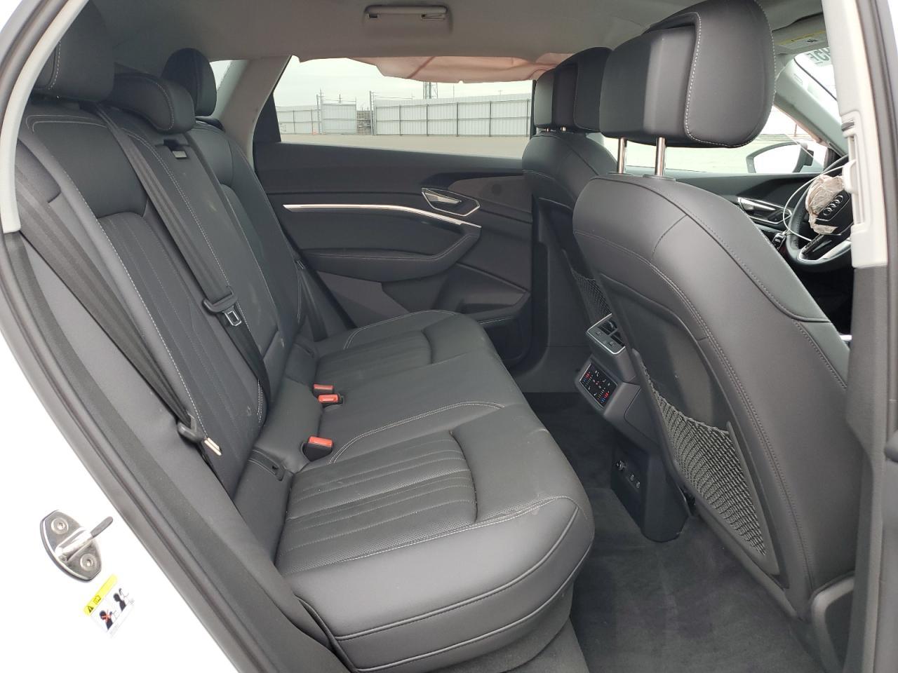 2024 AUDI Q8