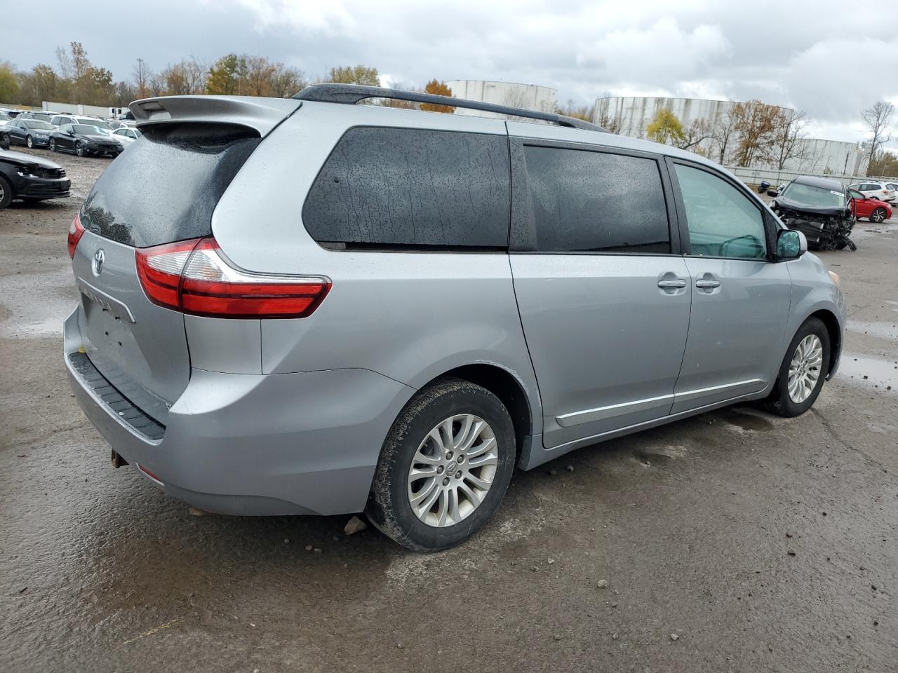 2016 TOYOTA SIENNA