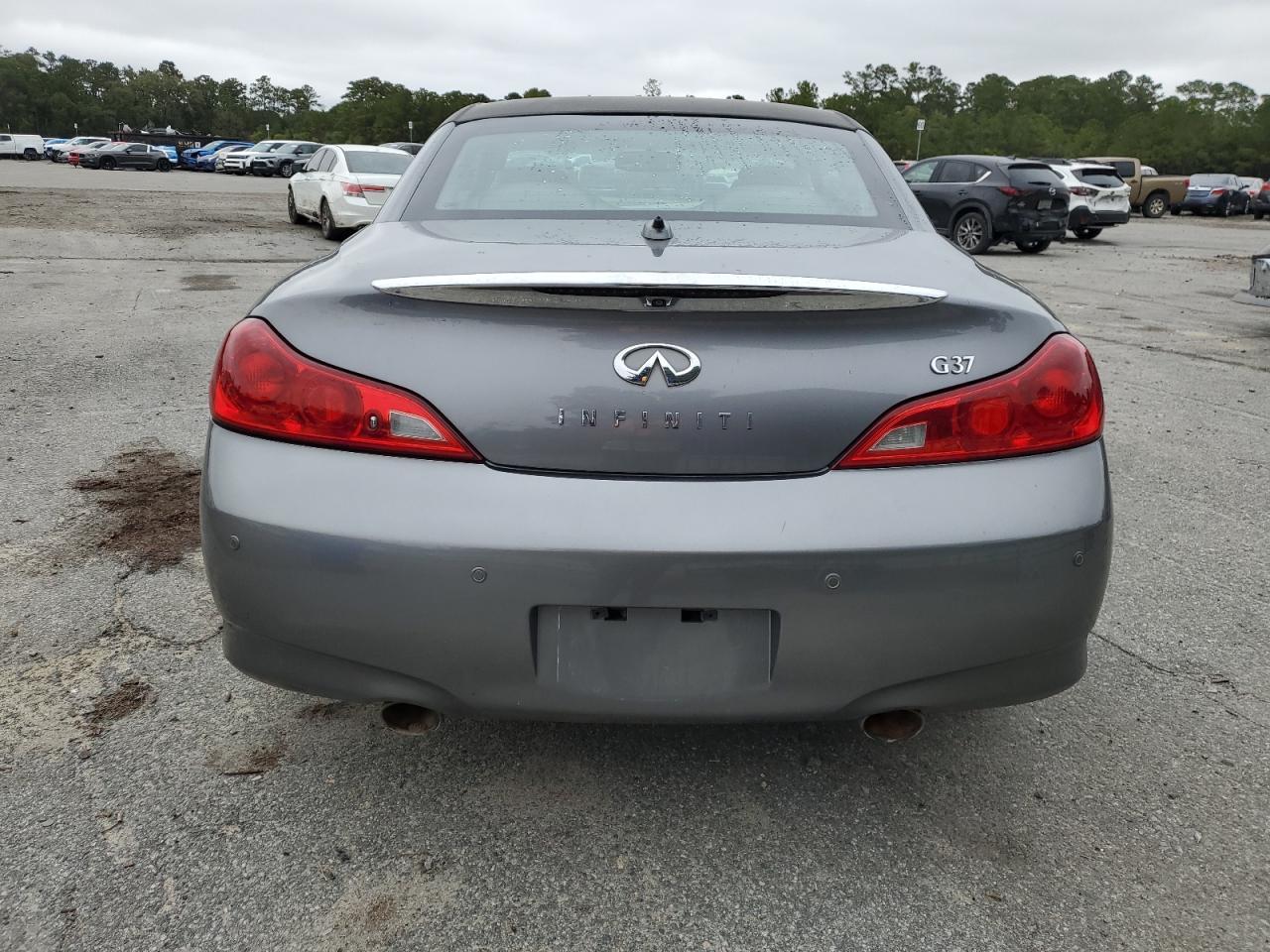2011 INFINITI G37