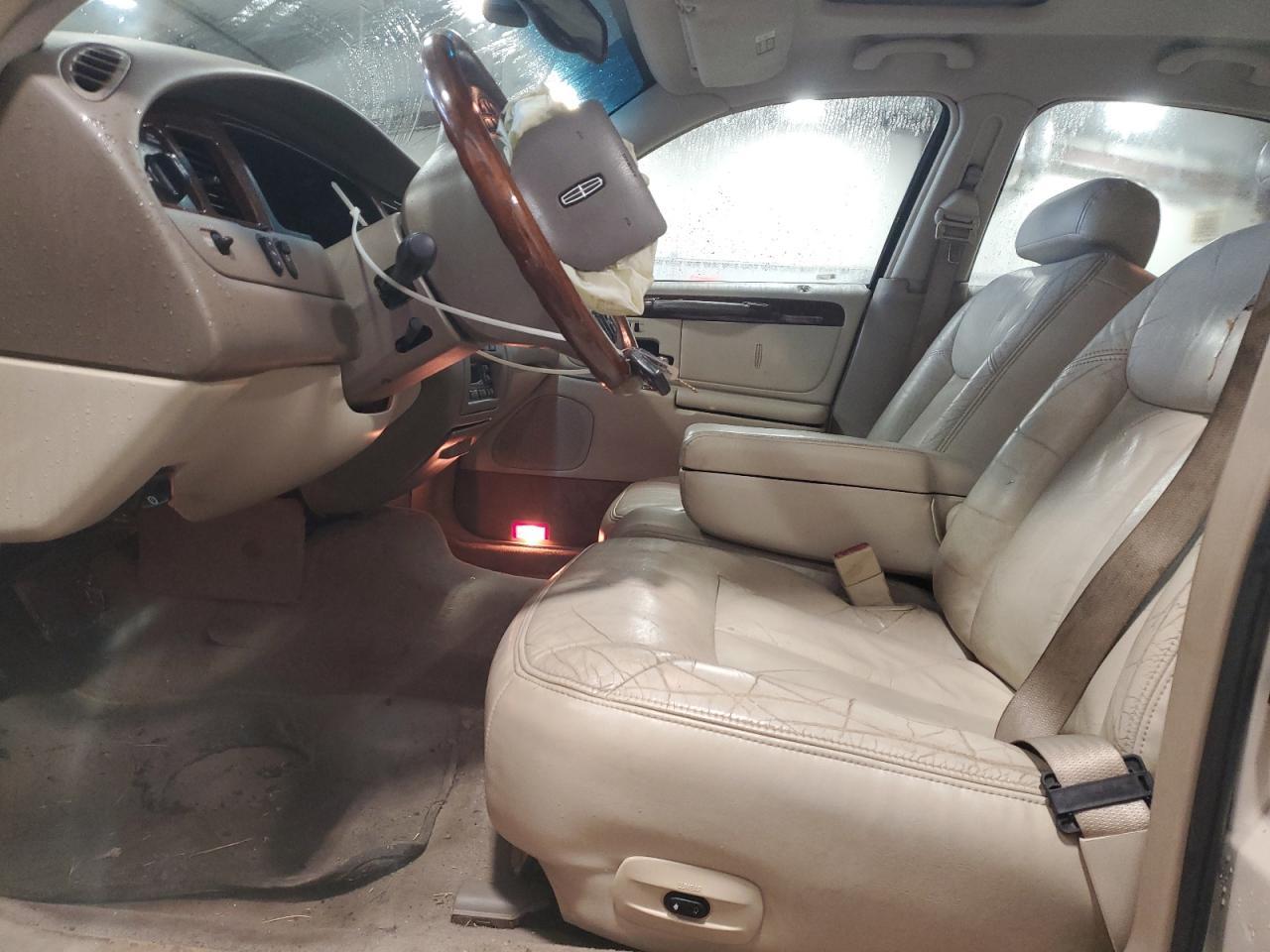 2001 LINCOLN Town Car