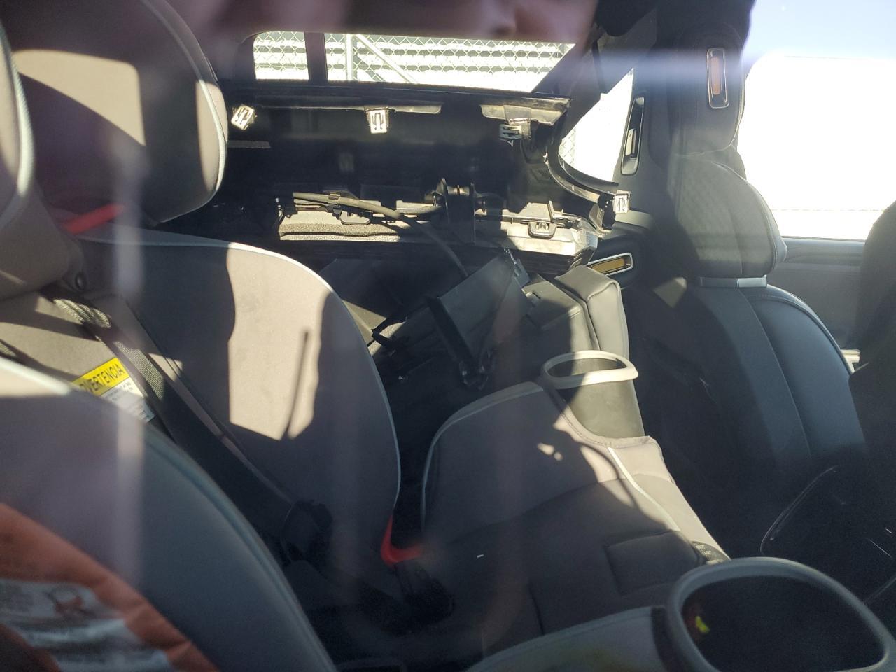 2025 RIVIAN R1s