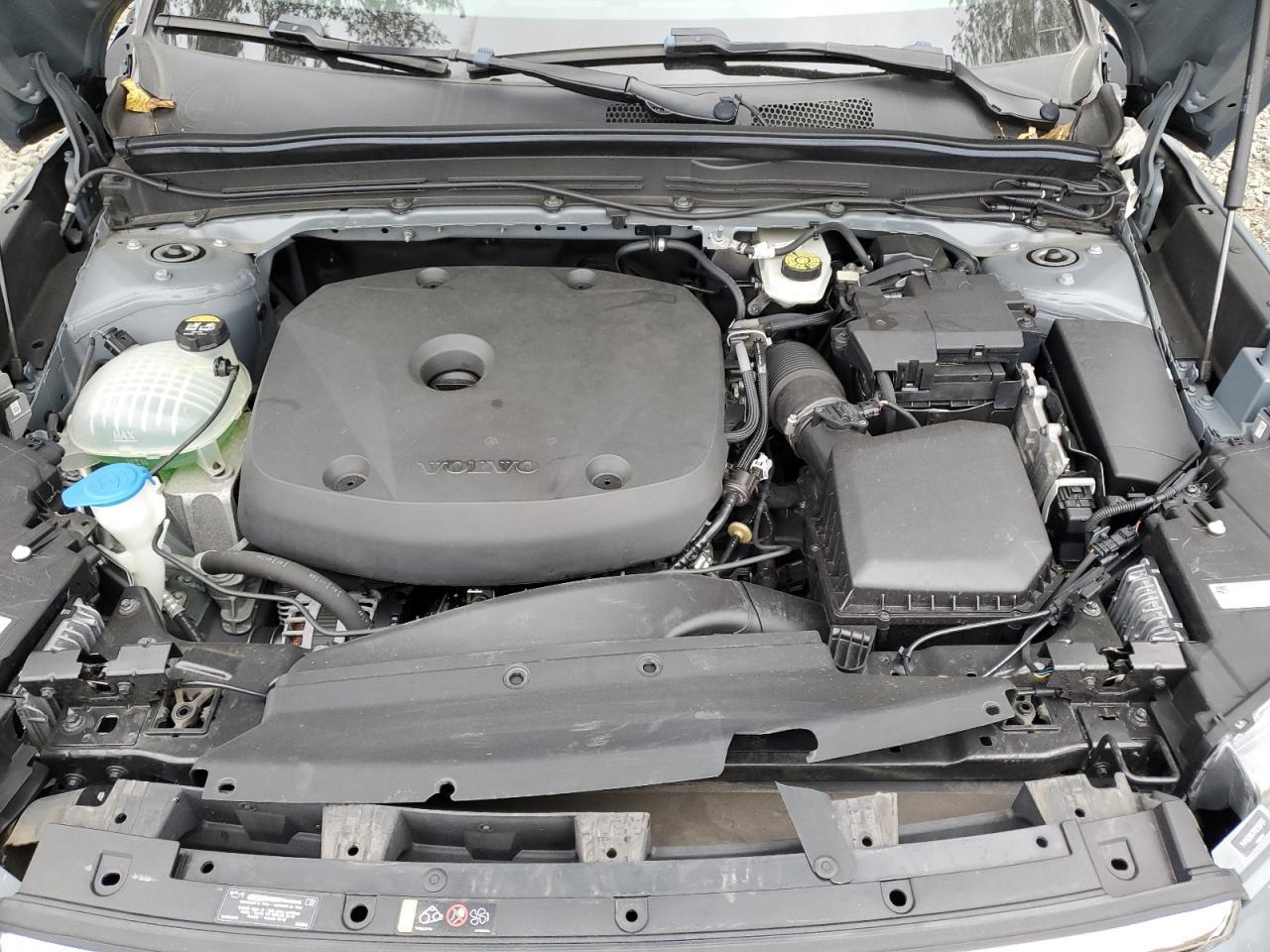 2021 VOLVO XC40