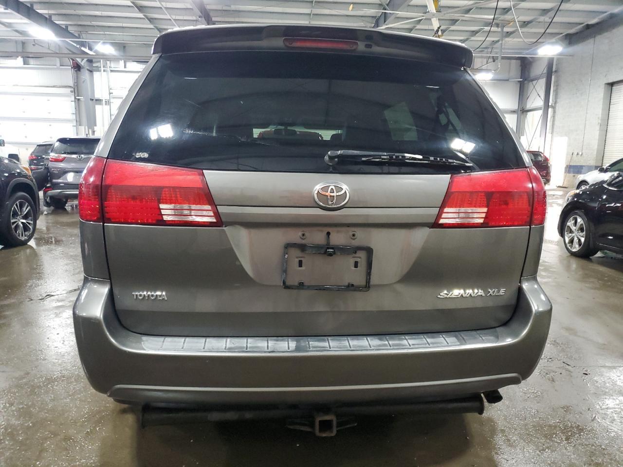 2005 TOYOTA SIENNA