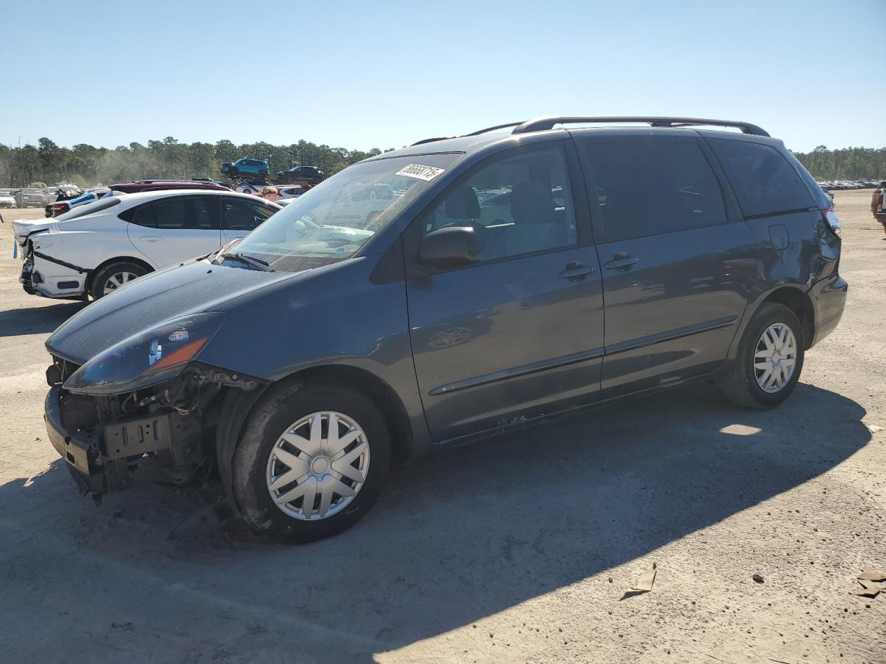 2010 TOYOTA SIENNA
