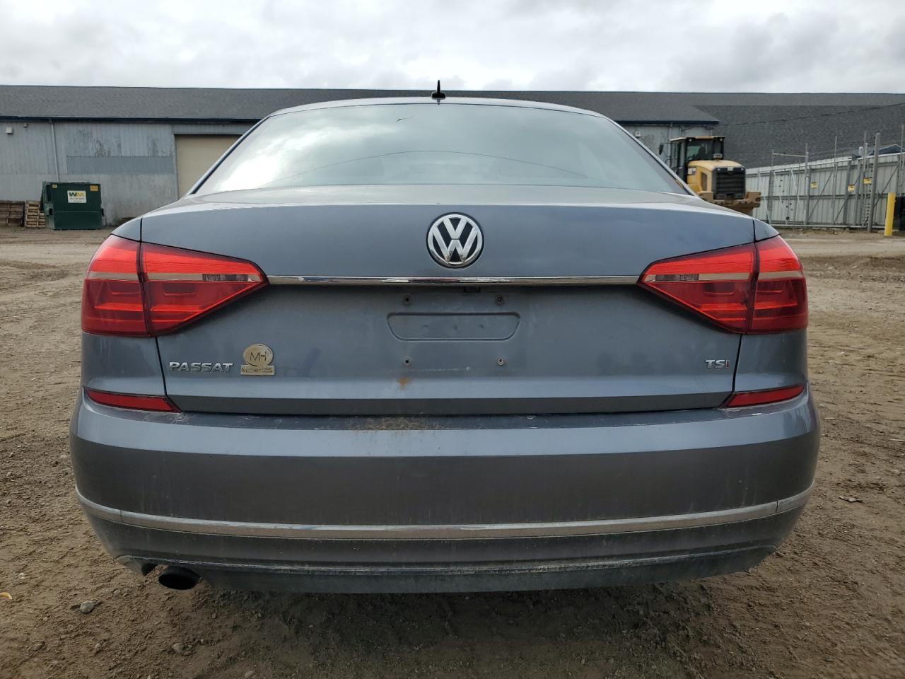 2016 VOLKSWAGEN Passat