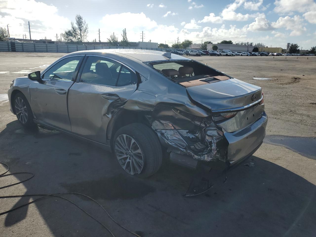 2019 LEXUS Es