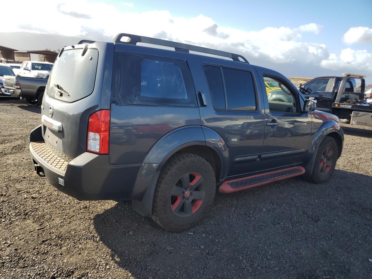 2011 NISSAN PATHFINDER
