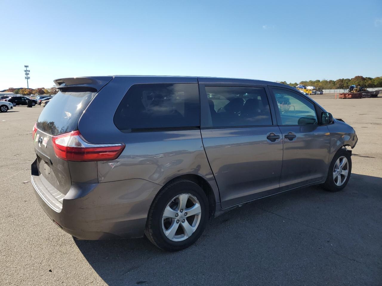 2017 TOYOTA SIENNA