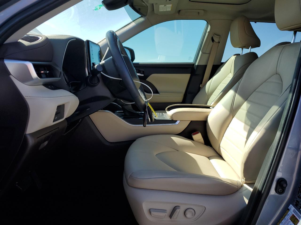 2022 TOYOTA HIGHLANDER