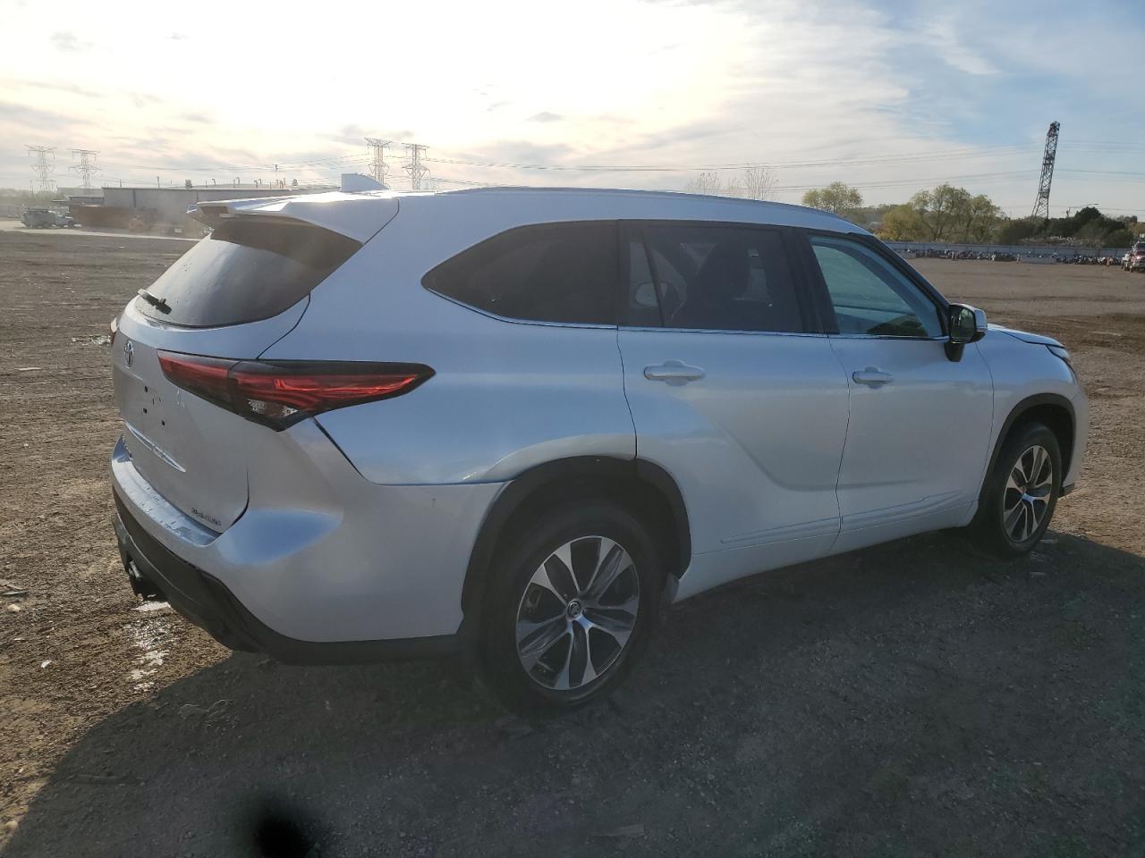 2022 TOYOTA HIGHLANDER