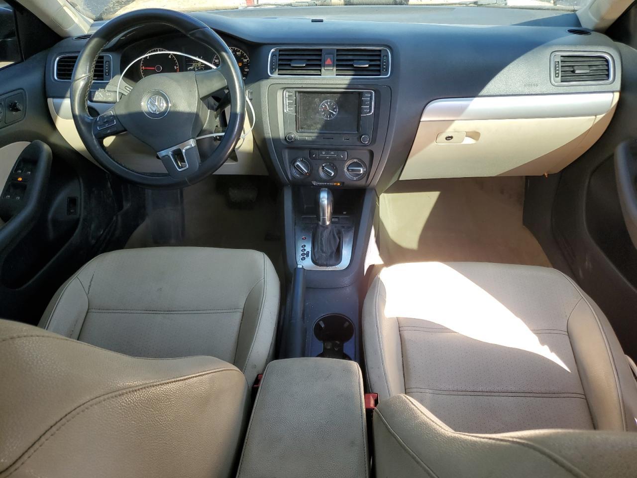 2011 VOLKSWAGEN JETTA