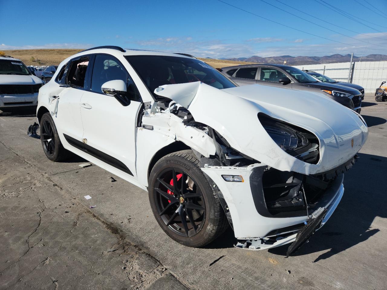 2025 PORSCHE Macan