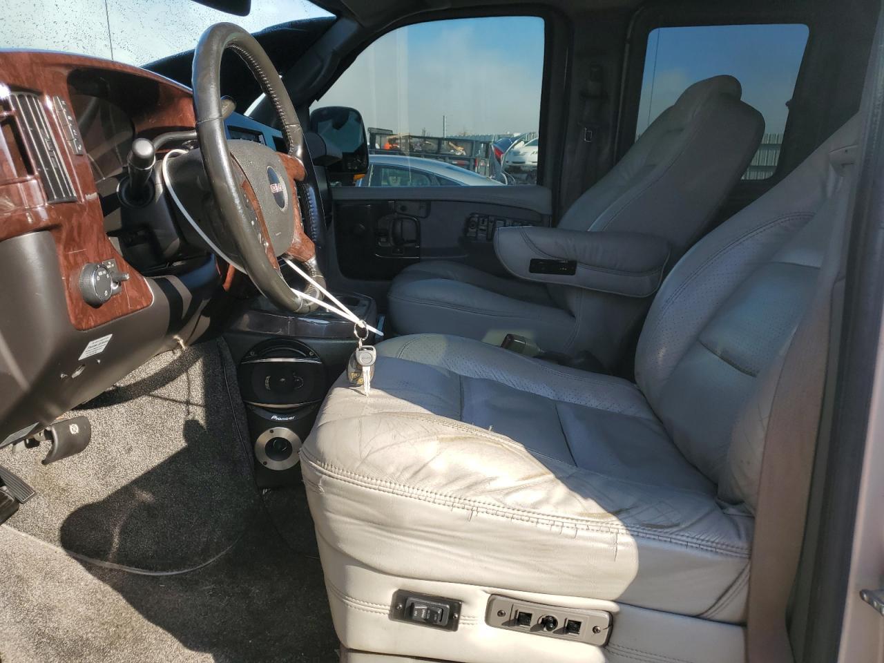 2010 GMC Savana