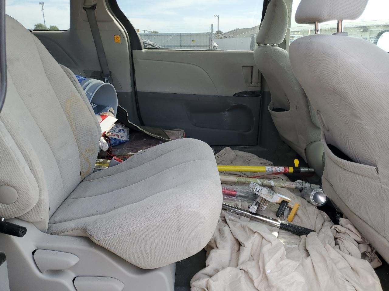 2012 TOYOTA SIENNA