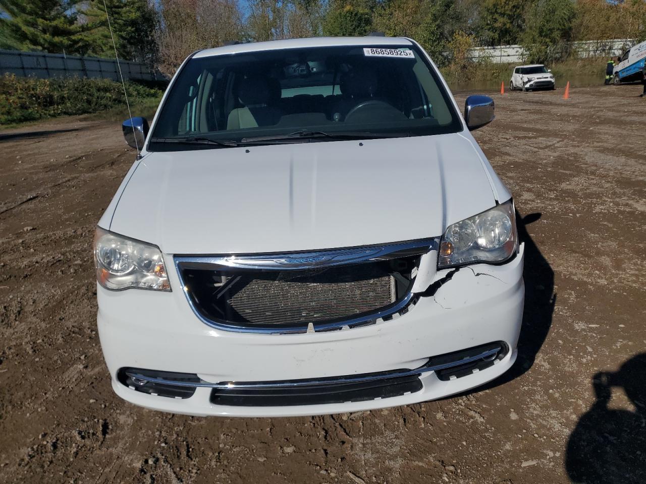 2014 CHRYSLER Town & Country