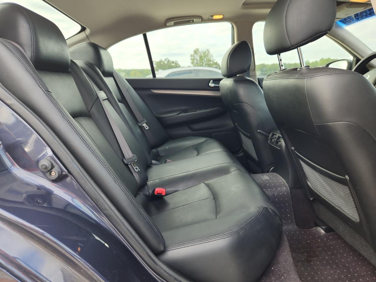 2011 INFINITI G37