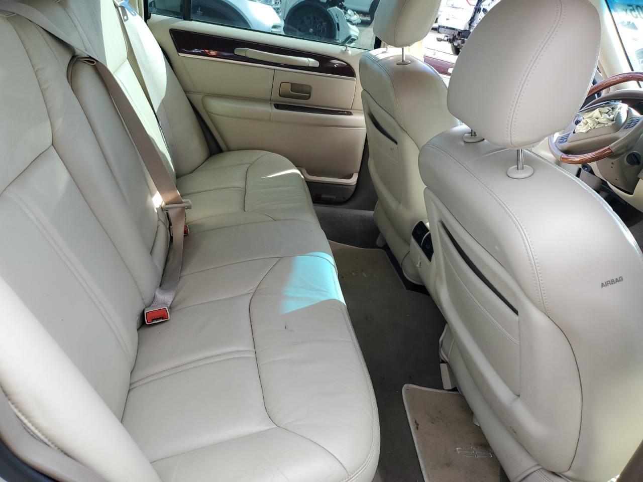 2004 LINCOLN Town Car