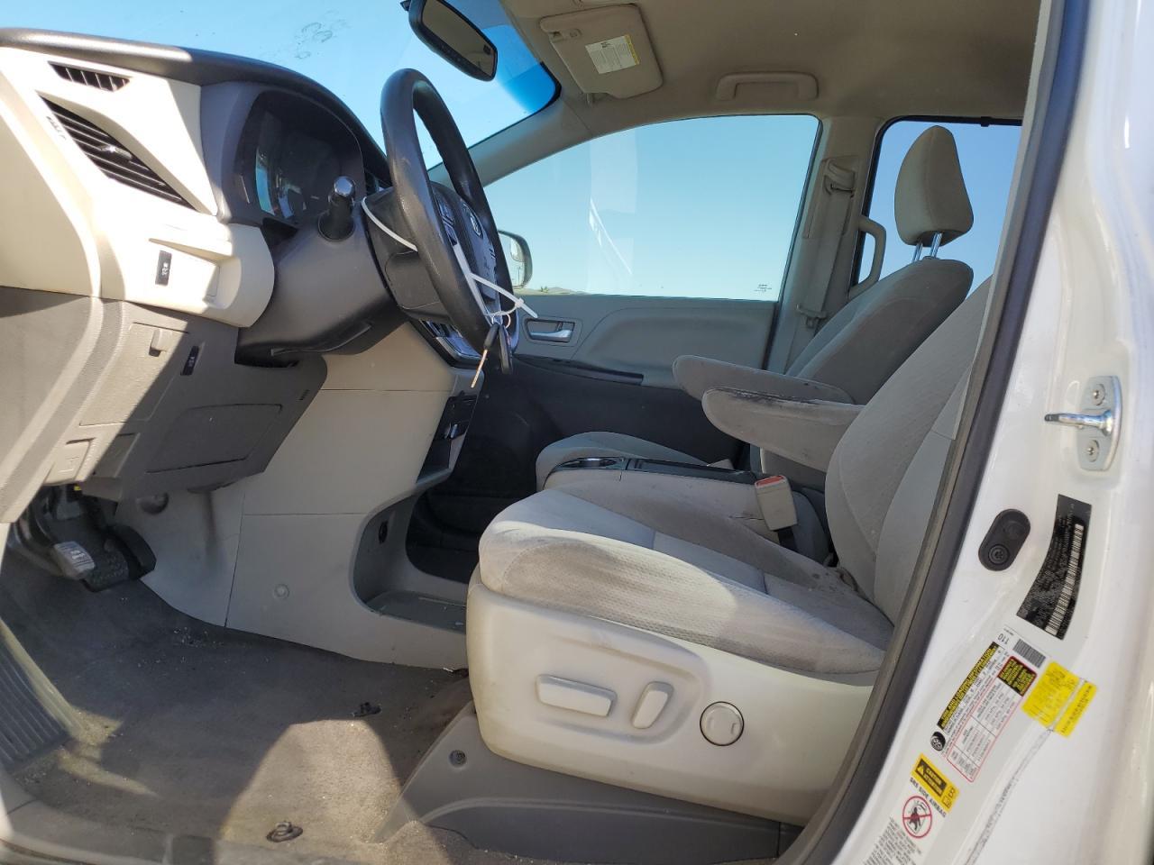 2017 TOYOTA SIENNA