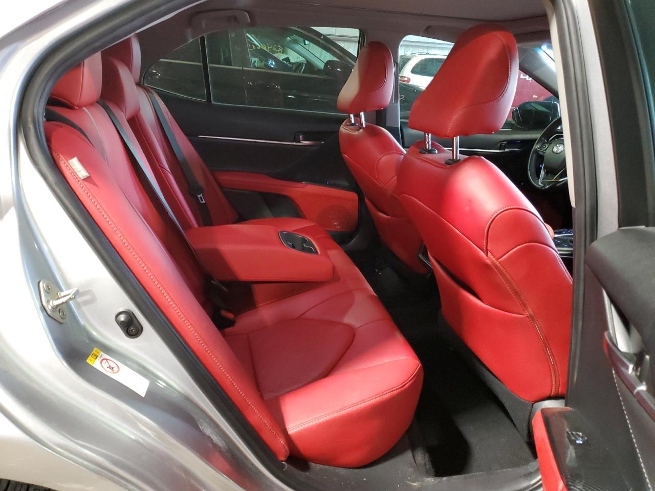 2018 TOYOTA CAMRY