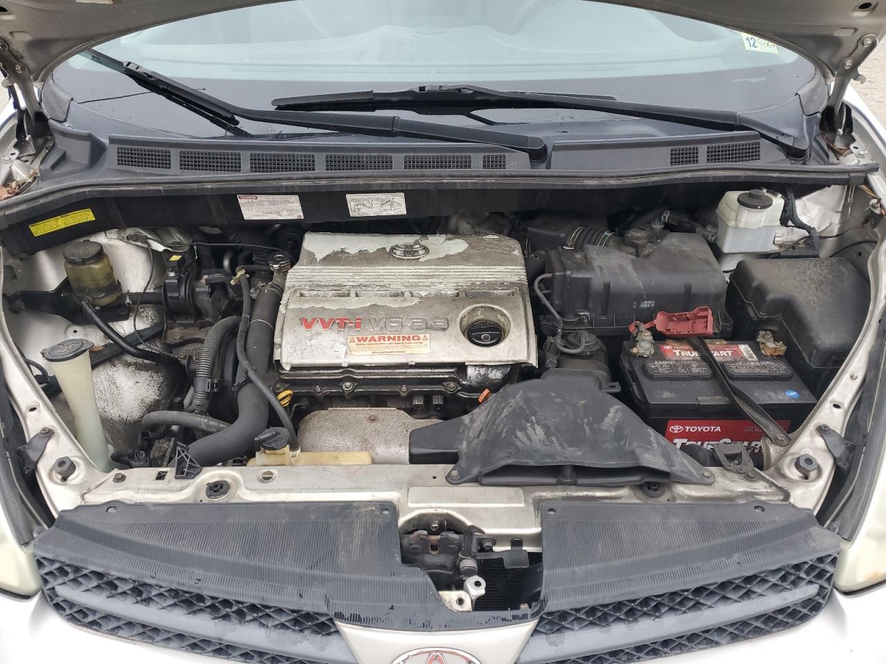 2004 TOYOTA SIENNA