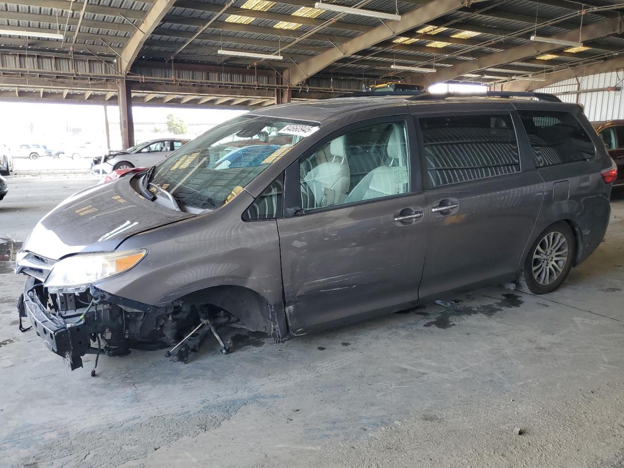 2018 TOYOTA SIENNA