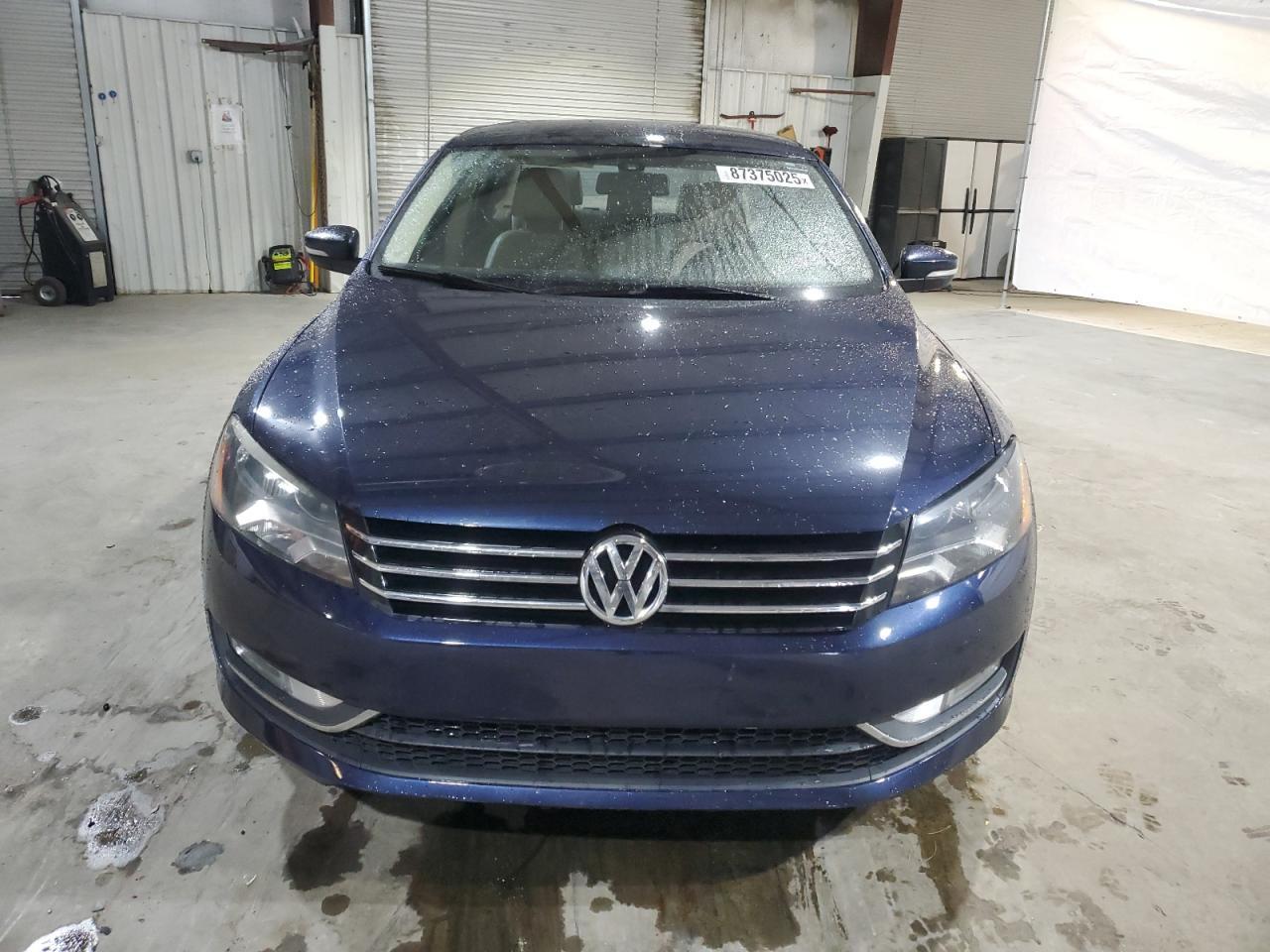 2015 VOLKSWAGEN Passat