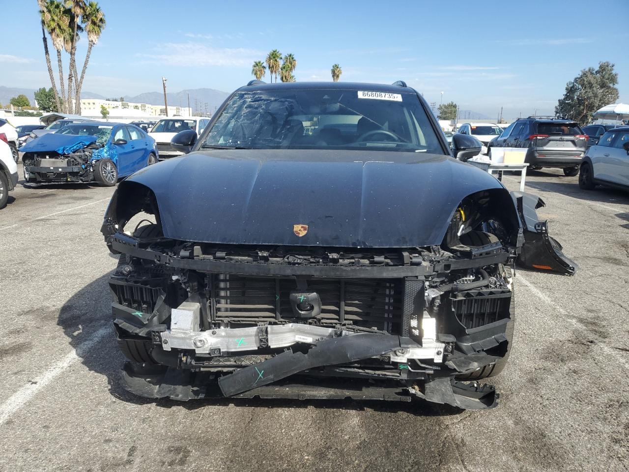 2024 PORSCHE CAYENNE