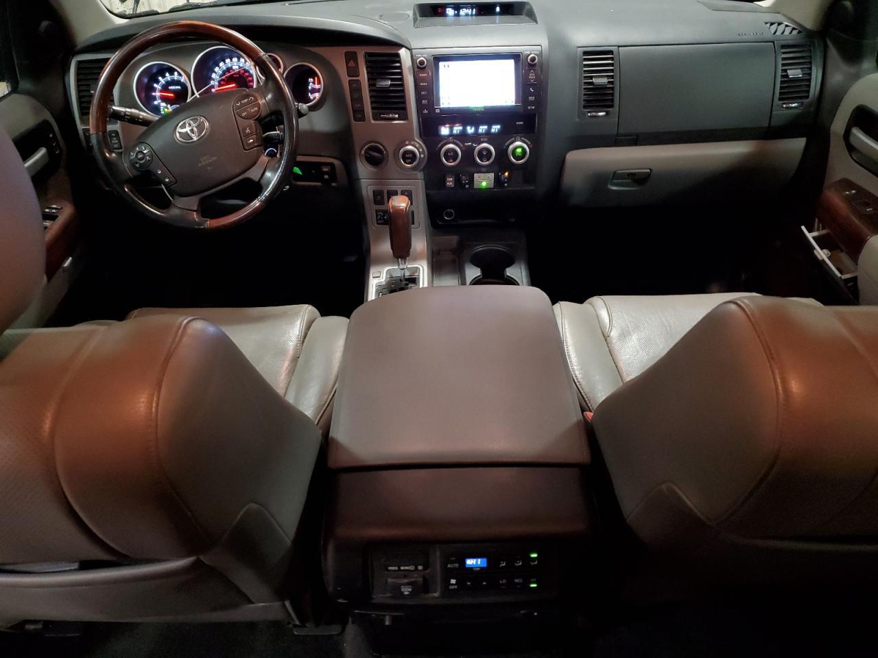 2013 TOYOTA Sequoia