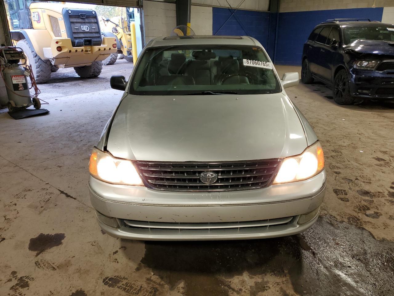 2003 TOYOTA Avalon