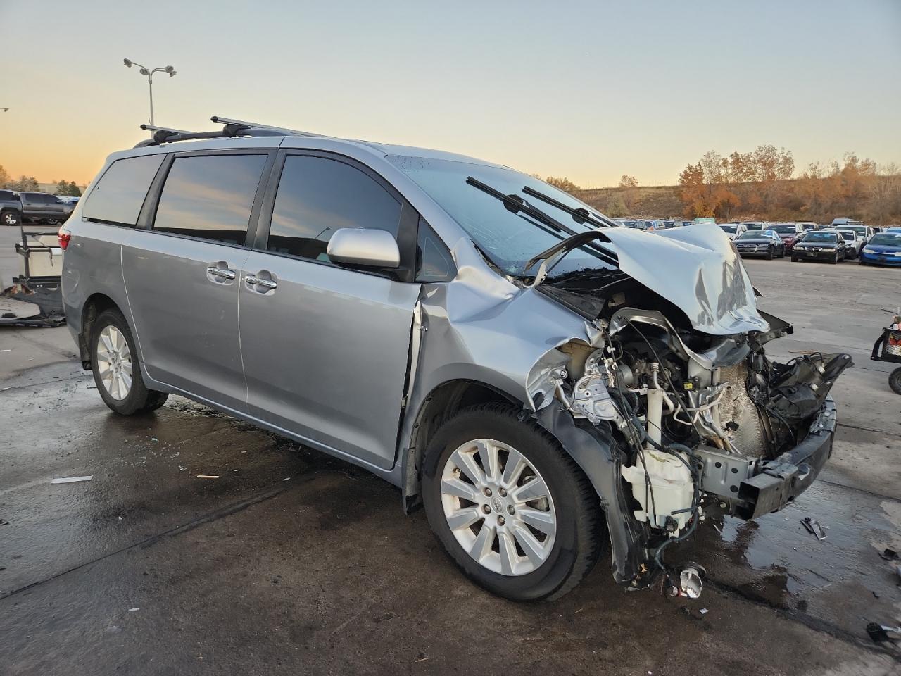 2016 TOYOTA SIENNA