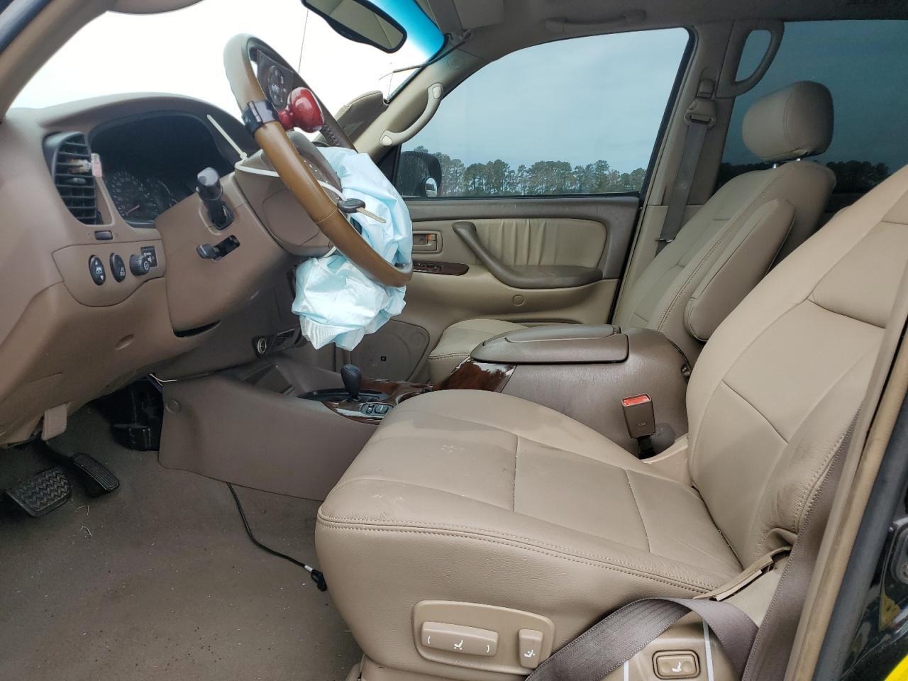 2004 TOYOTA Sequoia