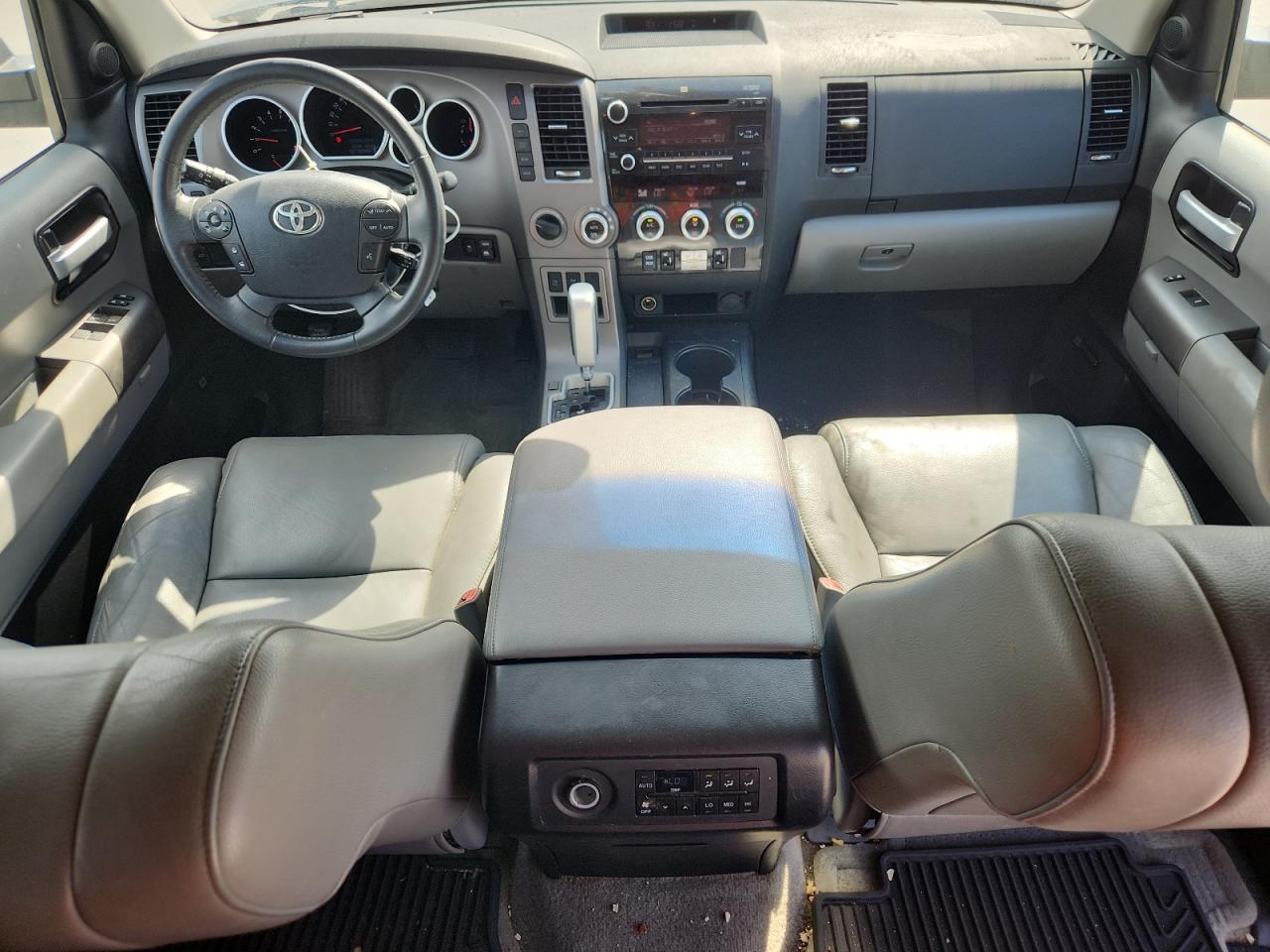 2011 TOYOTA Sequoia
