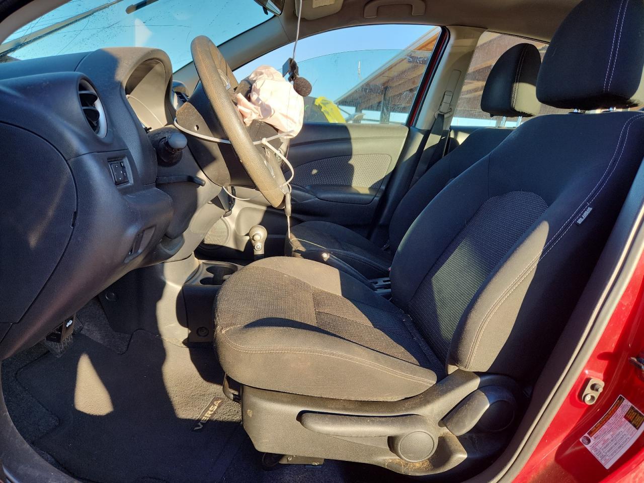 2015 NISSAN VERSA