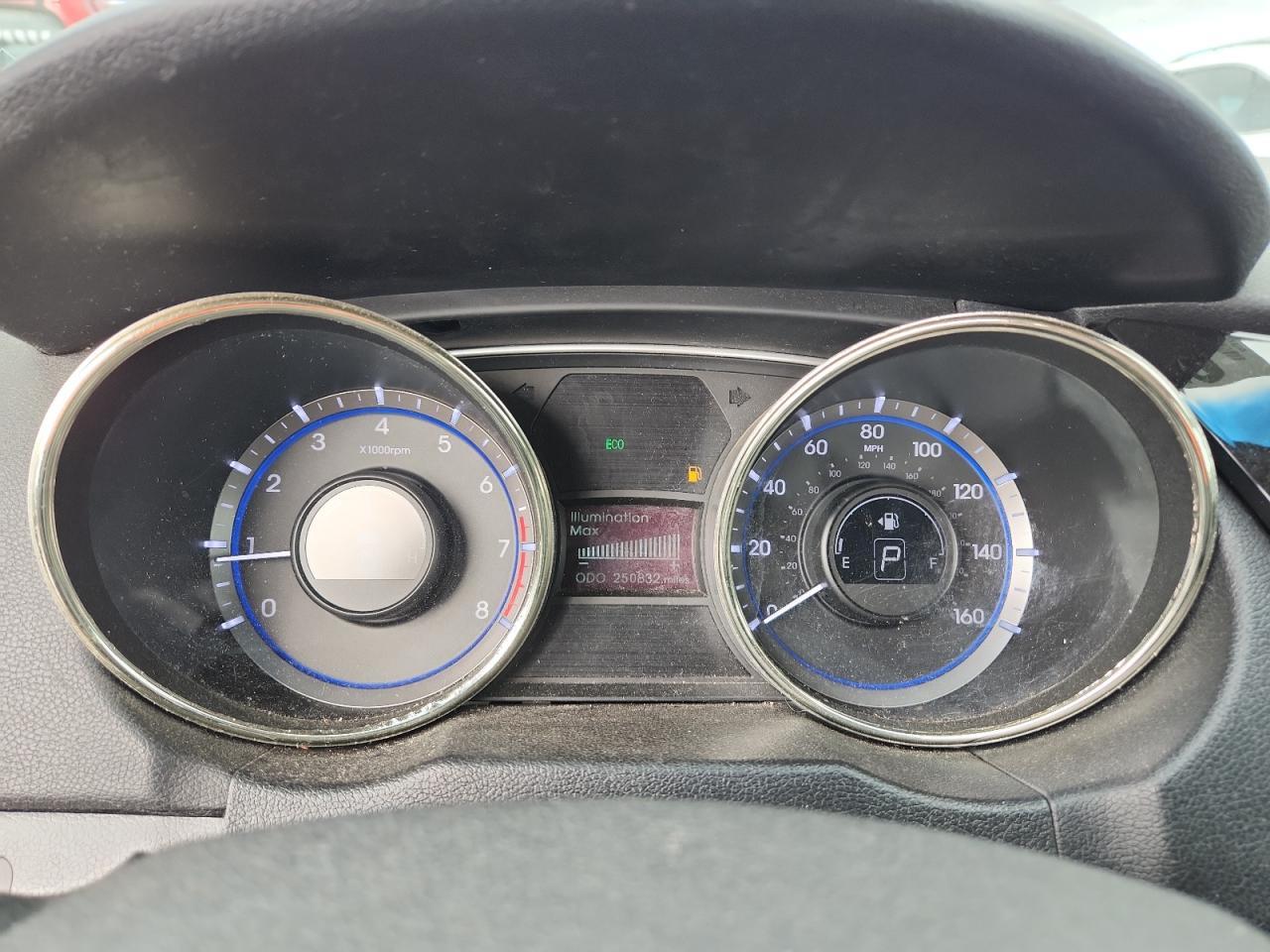 2011 HYUNDAI SONATA