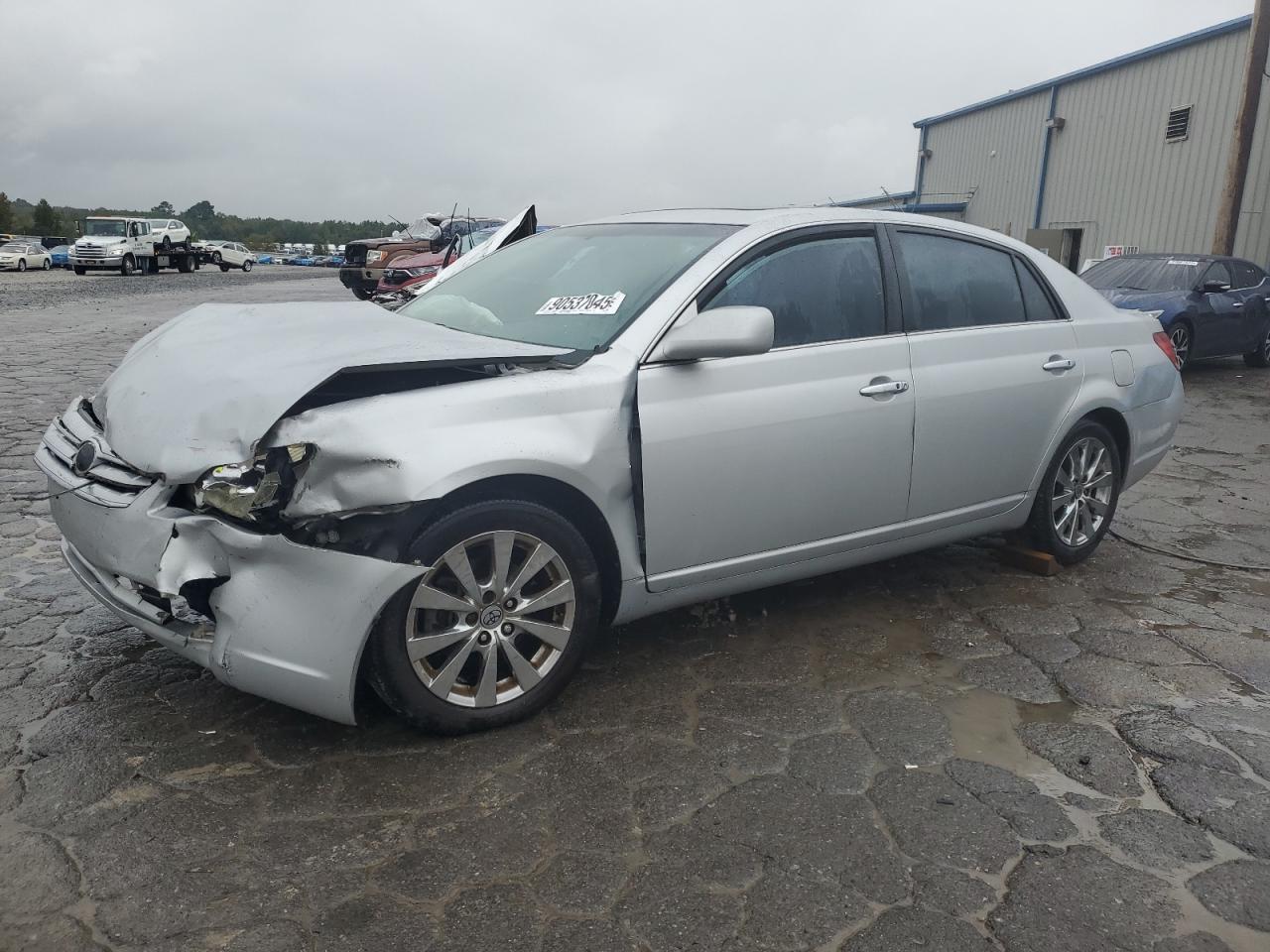 2005 TOYOTA Avalon